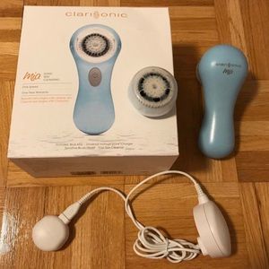 Baby Blue Clarisonic Mia + New Sensitive Brush Head